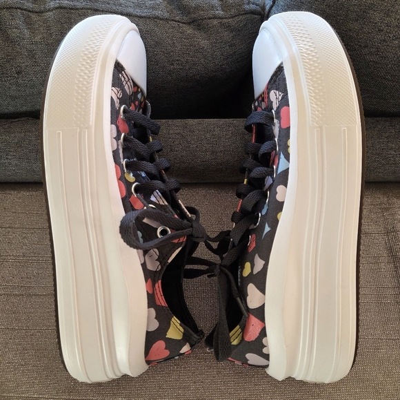 Heart Pattern Converse - Picture 5 of 10